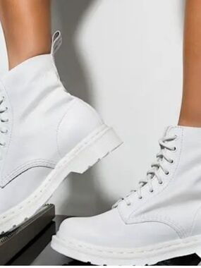 *EUC* Docs 1460 Butter Soft Pascal Mono White Lace-Up Combat Boots